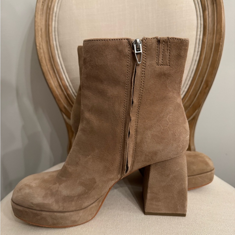 👢 Dolce Vita Tan Suede Platform Block Heel Booties — Size 8.5